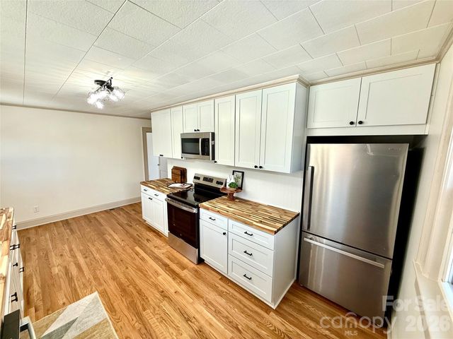 531 21st Avenue NE, Hickory, NC 28601