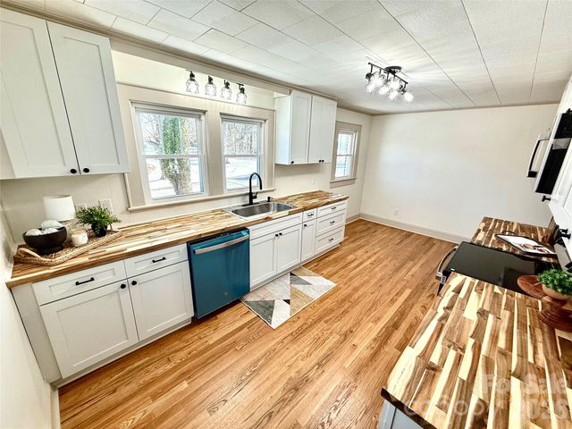 531 21st Avenue NE, Hickory, NC 28601