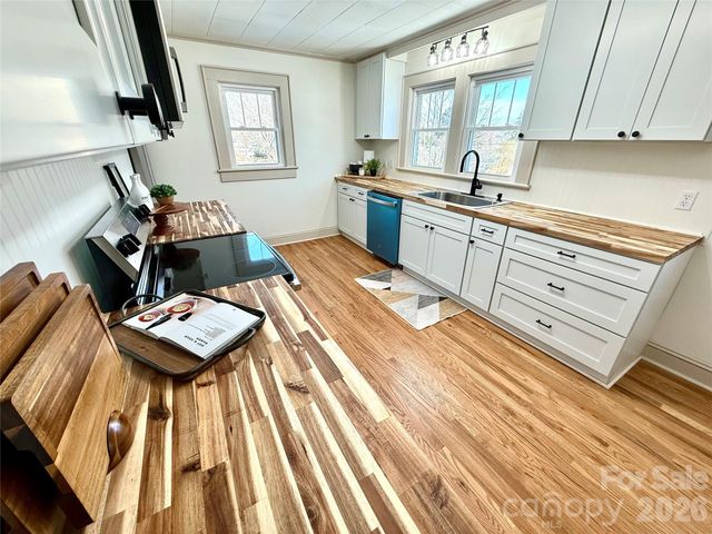 531 21st Avenue NE, Hickory, NC 28601