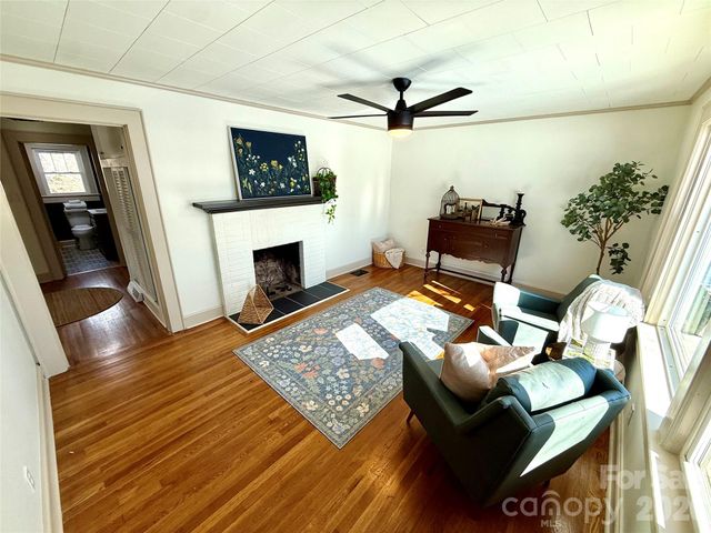 531 21st Avenue NE, Hickory, NC 28601