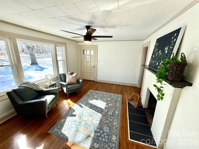 531 21st Avenue NE, Hickory, NC 28601