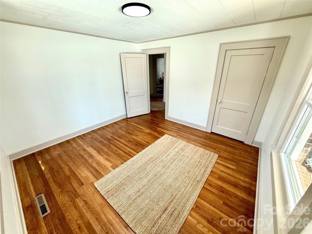 531 21st Avenue NE, Hickory, NC 28601