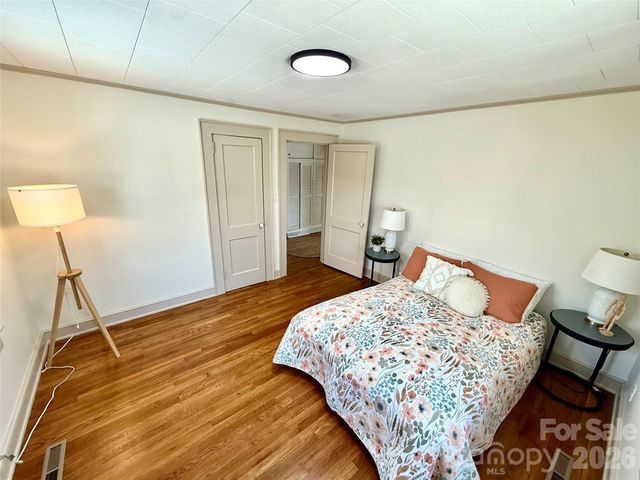 531 21st Avenue NE, Hickory, NC 28601