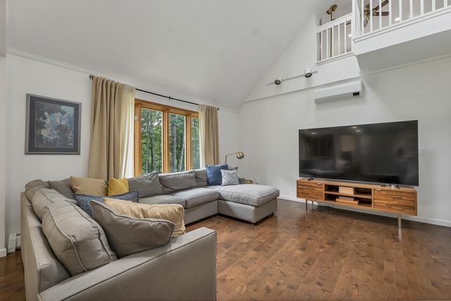 8 West Gate Drive, Bow, NH 03304
