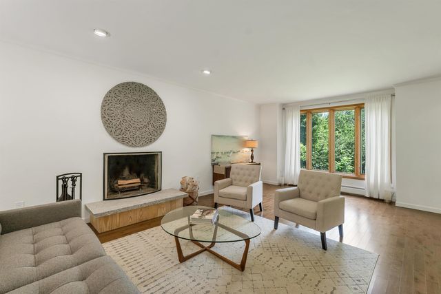8 West Gate Drive, Bow, NH 03304