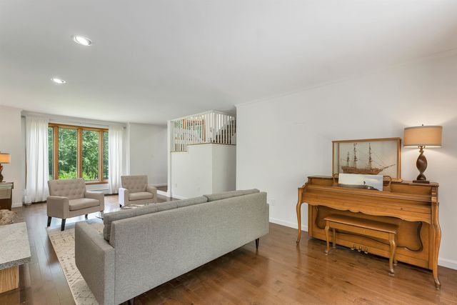 8 West Gate Drive, Bow, NH 03304