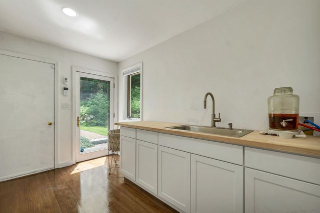 8 West Gate Drive, Bow, NH 03304