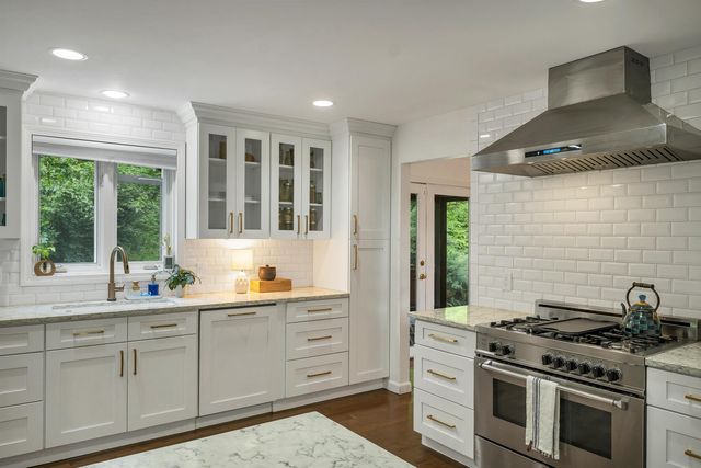 8 West Gate Drive, Bow, NH 03304