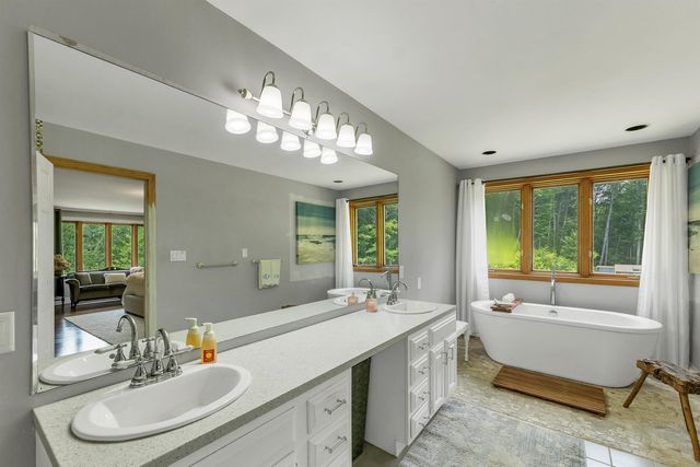 8 West Gate Drive, Bow, NH 03304