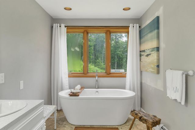 8 West Gate Drive, Bow, NH 03304