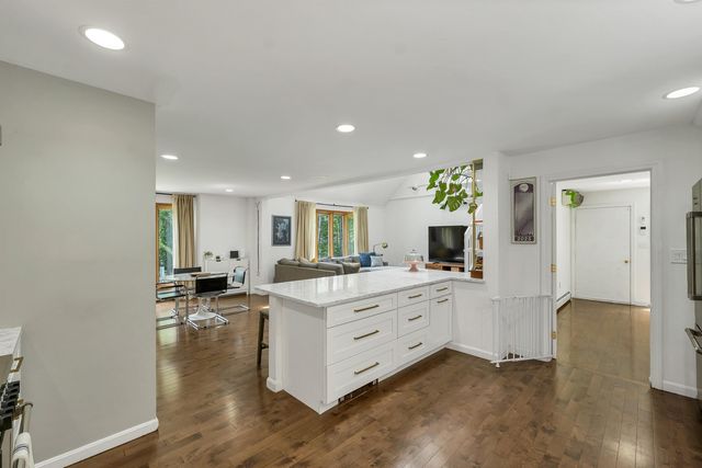 8 West Gate Drive, Bow, NH 03304