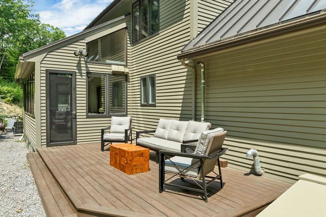 8 West Gate Drive, Bow, NH 03304