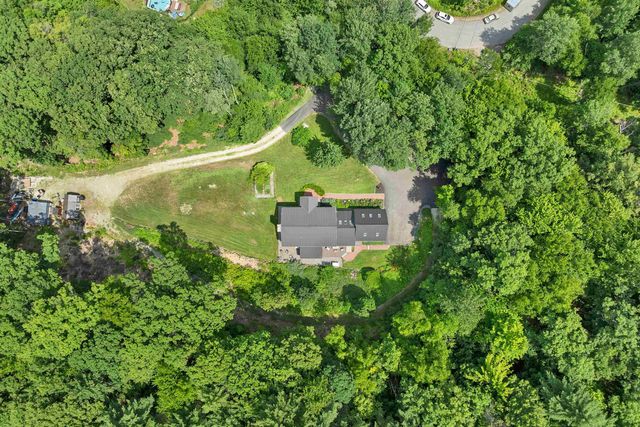 8 West Gate Drive, Bow, NH 03304