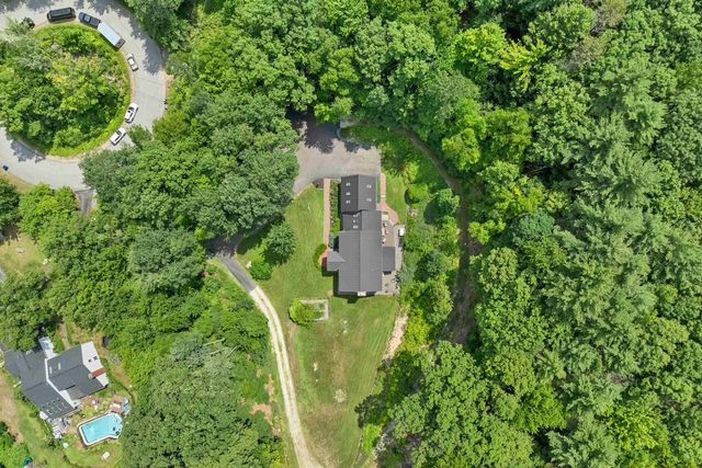 8 West Gate Drive, Bow, NH 03304