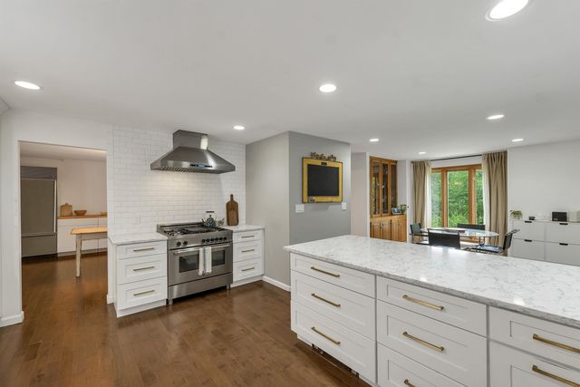 8 West Gate Drive, Bow, NH 03304