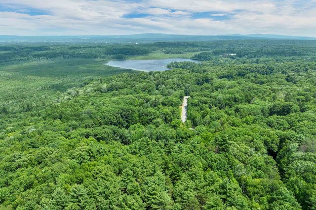 8 West Gate Drive, Bow, NH 03304