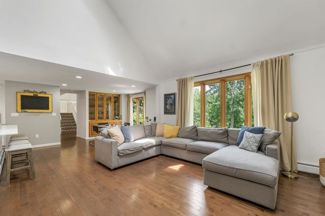 8 West Gate Drive, Bow, NH 03304
