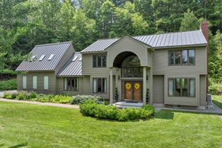 8 West Gate Drive, Bow, NH 03304