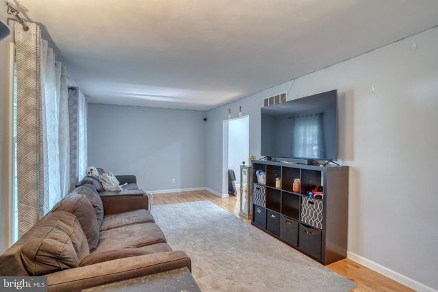306 MACARTHUR DR, Dover, DE 19901