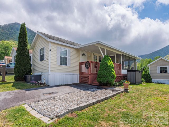 11 Valentine Drive, Maggie Valley, NC 28751