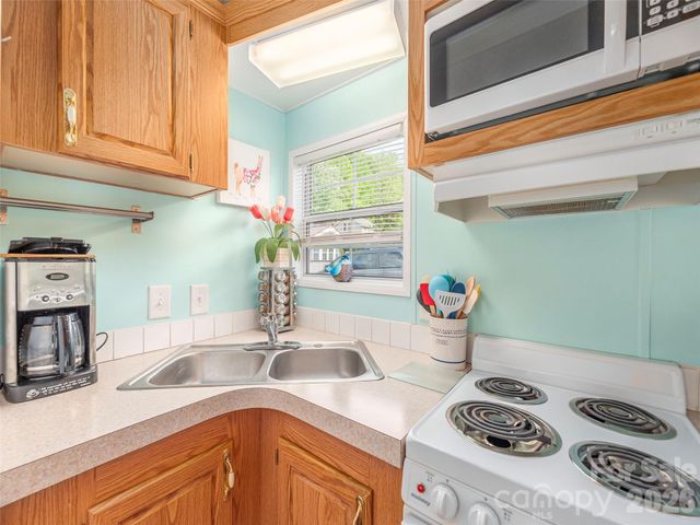 11 Valentine Drive, Maggie Valley, NC 28751