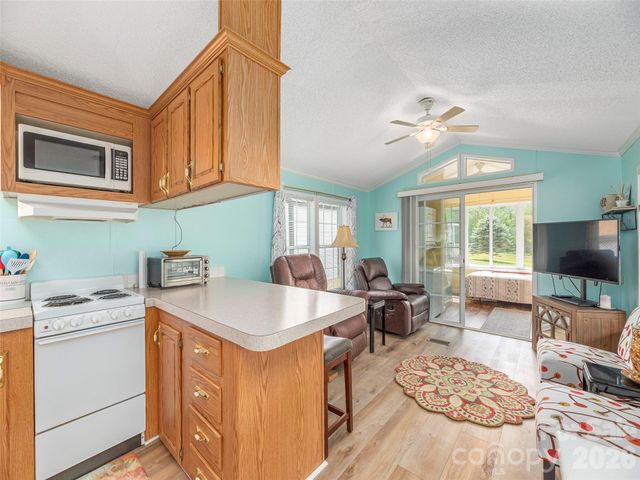 11 Valentine Drive, Maggie Valley, NC 28751