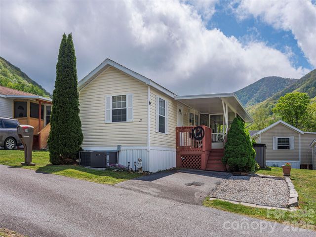 11 Valentine Drive, Maggie Valley, NC 28751