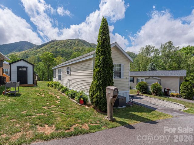 11 Valentine Drive, Maggie Valley, NC 28751