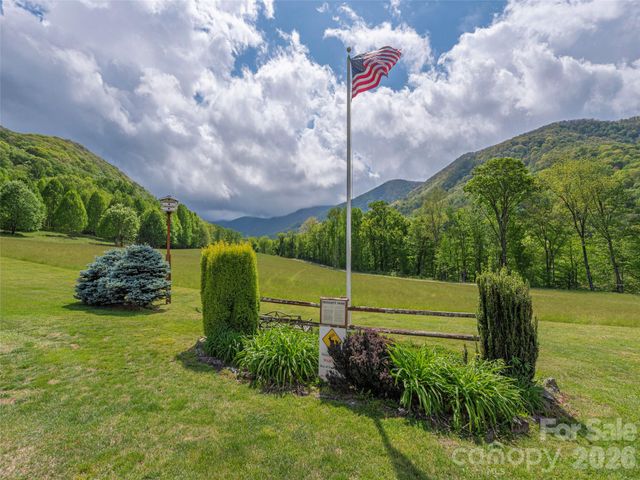 11 Valentine Drive, Maggie Valley, NC 28751