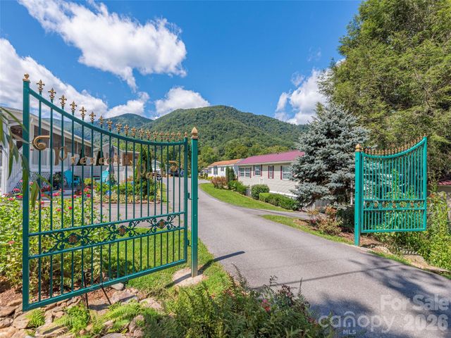 11 Valentine Drive, Maggie Valley, NC 28751