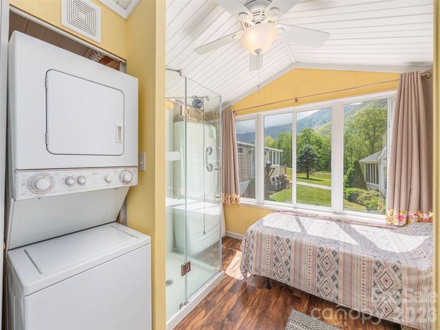 11 Valentine Drive, Maggie Valley, NC 28751