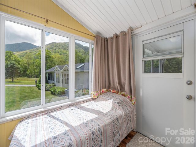 11 Valentine Drive, Maggie Valley, NC 28751