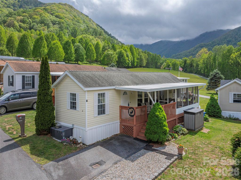 11 Valentine Drive, Maggie Valley, NC 28751
