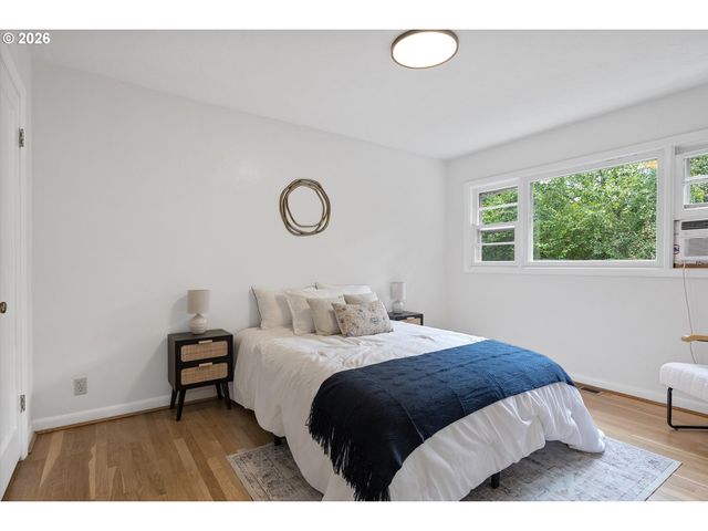 9710 Sw 52ND Ave, Portland, OR 97219