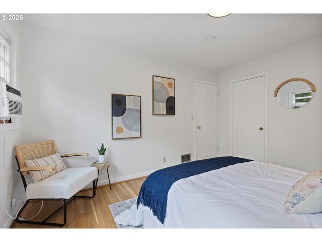 9710 Sw 52ND Ave, Portland, OR 97219
