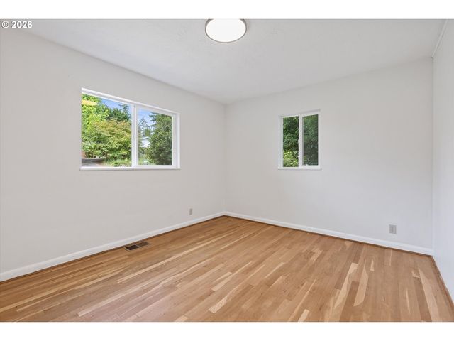 9710 Sw 52ND Ave, Portland, OR 97219