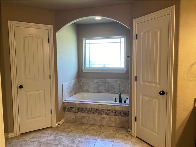 4490 W Wyoming Drive, Fayetteville, AR 72704