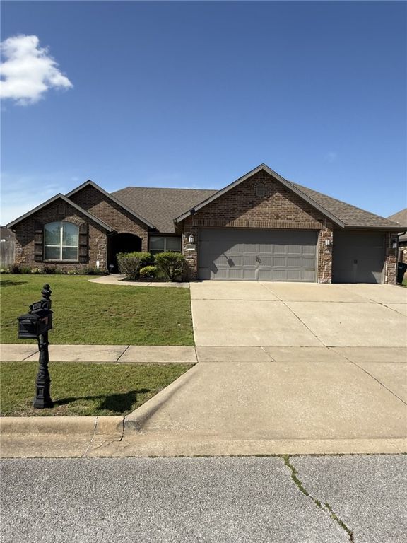 4490 W Wyoming Drive, Fayetteville, AR 72704