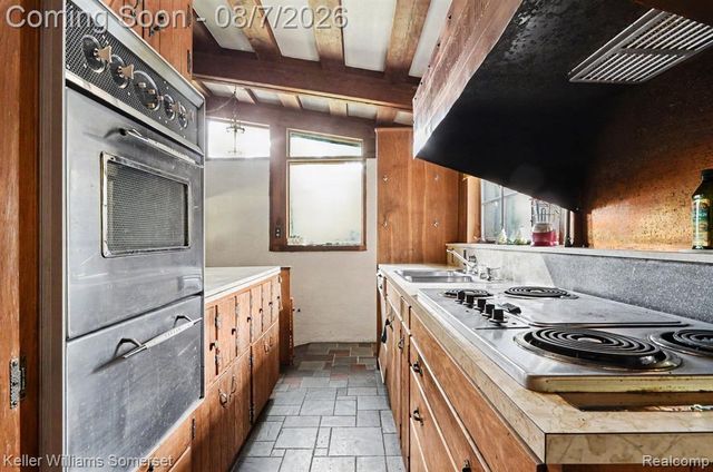 6920 Coolidge Highway, Troy, MI 48098