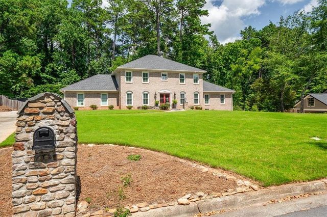 2207 Forestglade Drive, Stone Mountain, GA 30087