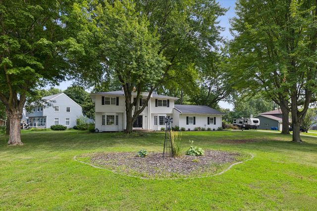 4429 Belle Avenue, Davenport, IA 52807