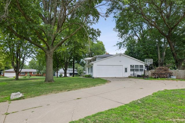 4429 Belle Avenue, Davenport, IA 52807