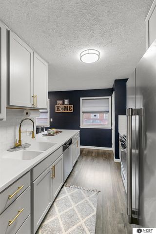 1571 S 48th Street, Lincoln, NE 68506