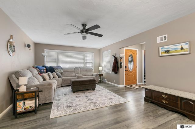 1571 S 48th Street, Lincoln, NE 68506