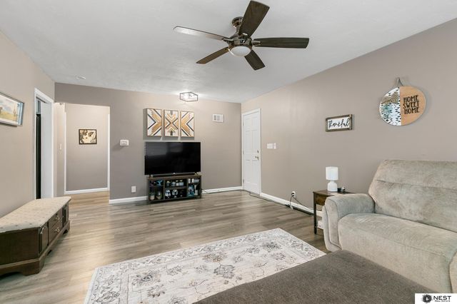 1571 S 48th Street, Lincoln, NE 68506