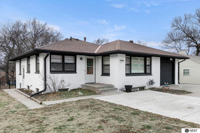 1571 S 48th Street, Lincoln, NE 68506