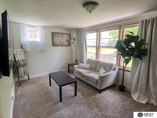 1571 S 48th Street, Lincoln, NE 68506