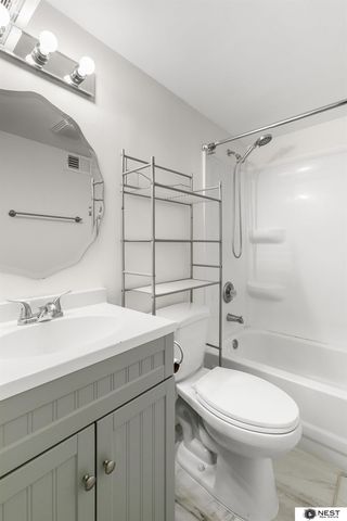 1571 S 48th Street, Lincoln, NE 68506