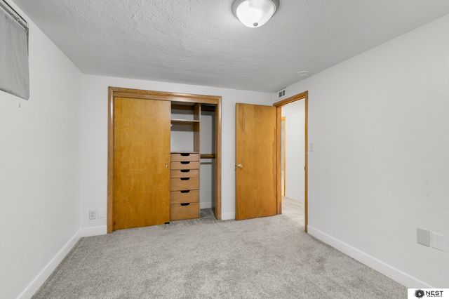 1571 S 48th Street, Lincoln, NE 68506