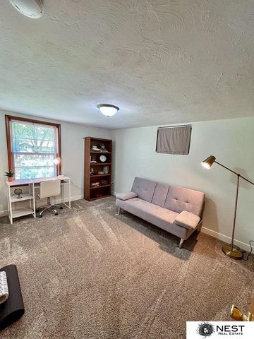 1571 S 48th Street, Lincoln, NE 68506